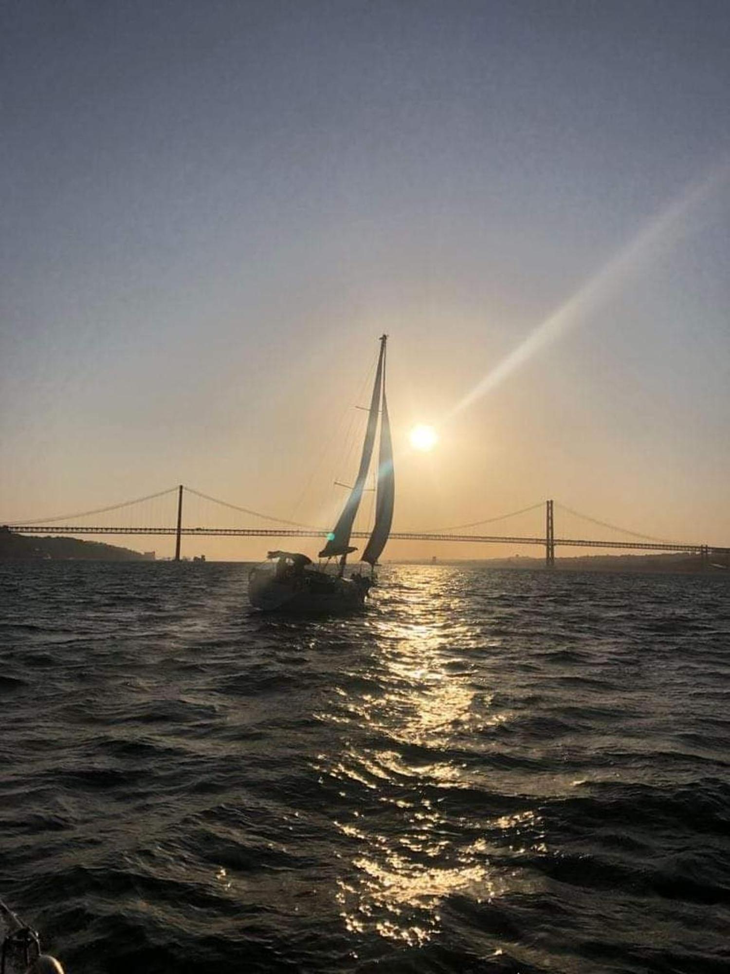 Be Local - Sleep Aboard The Santa Maria Sailing Boat In Lisbon 아파트 외부 사진