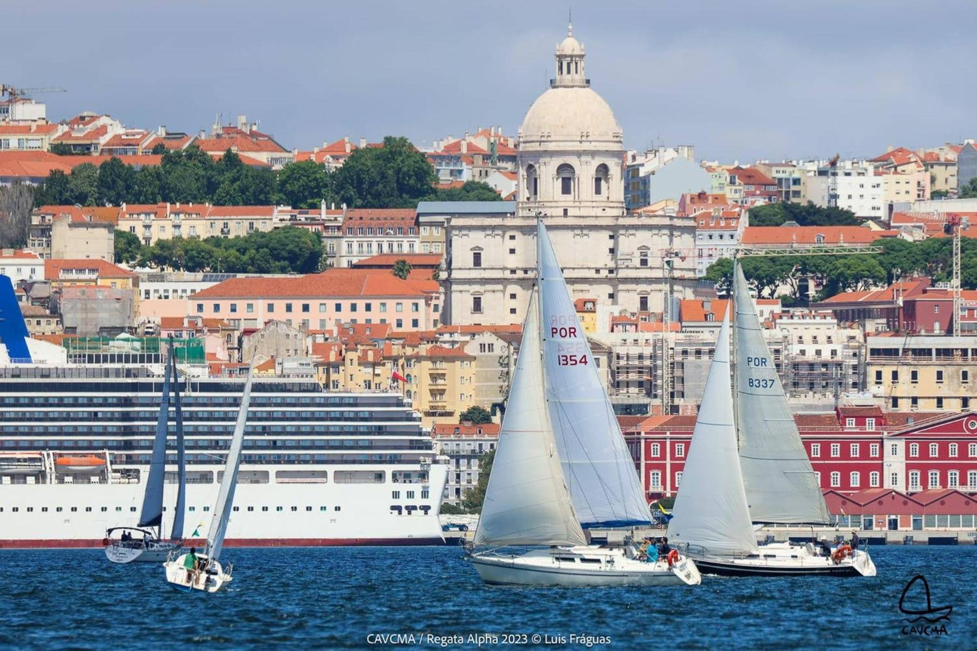 Be Local - Sleep Aboard The Santa Maria Sailing Boat In Lisbon 아파트 외부 사진