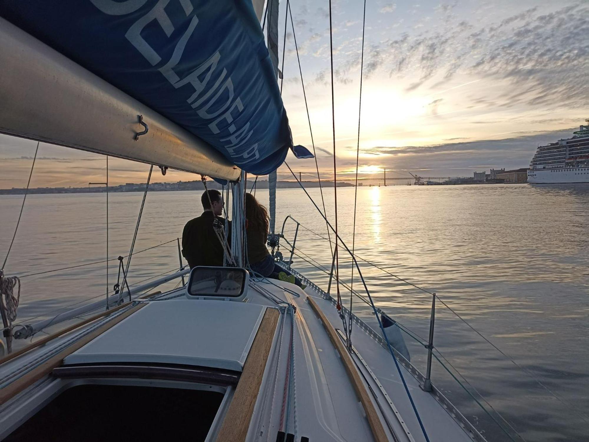 Be Local - Sleep Aboard The Santa Maria Sailing Boat In Lisbon 아파트 외부 사진