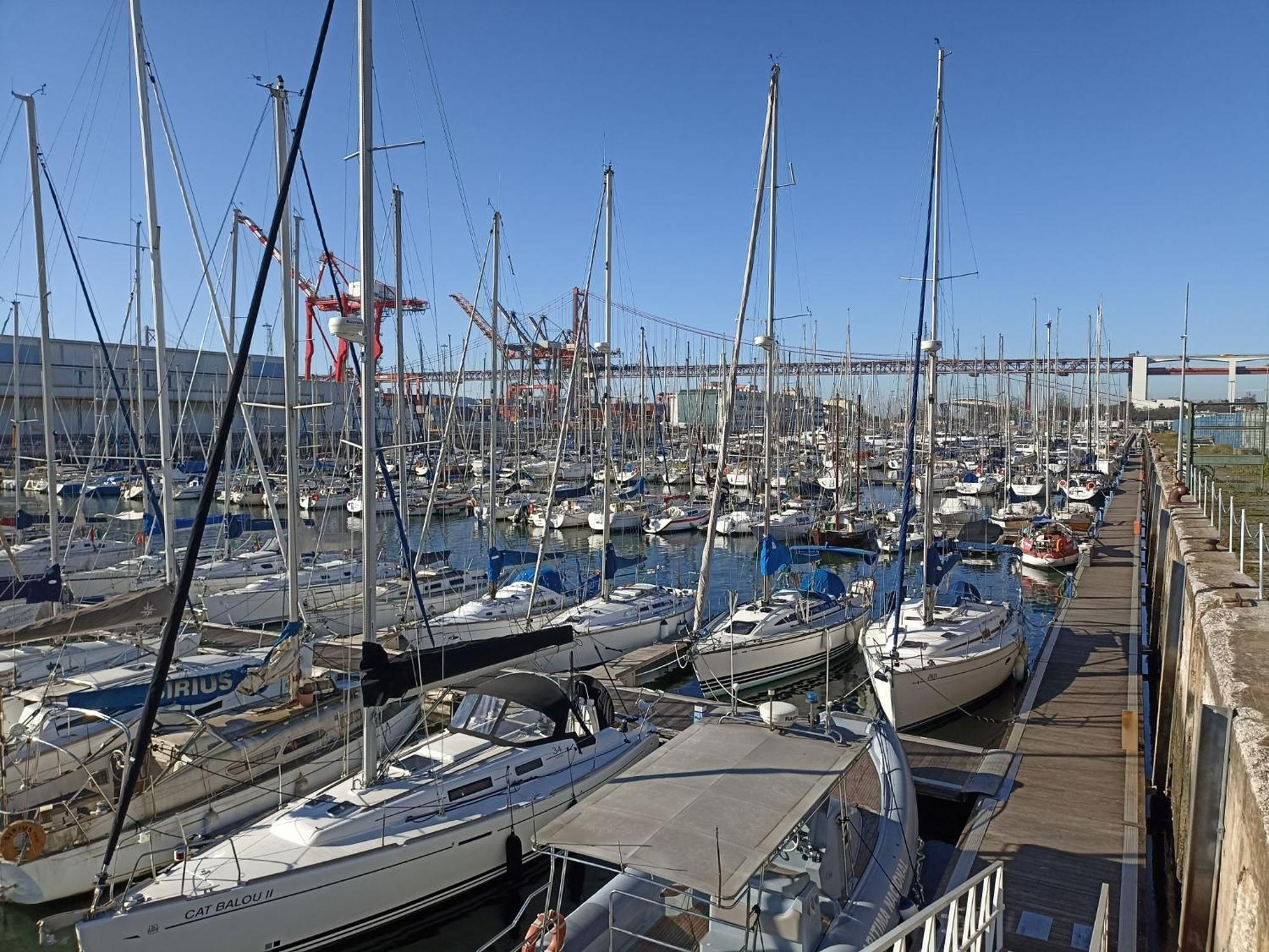 Be Local - Sleep Aboard The Santa Maria Sailing Boat In Lisbon 아파트 외부 사진